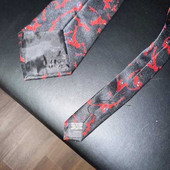 Spider Man Tie - Picture 2 of 4